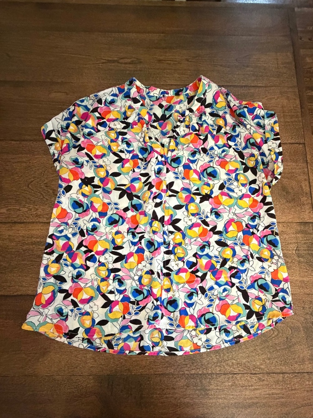 Colorful, casual work cap short sleeve top
